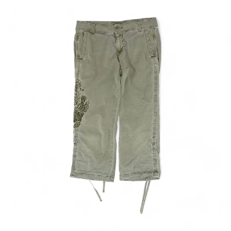 Green Solid Capri Pants